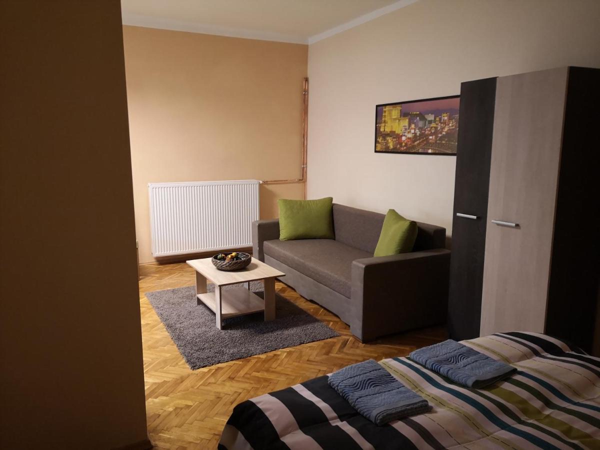 Veva Apartman - Eger Maganszallashely Extérieur photo
