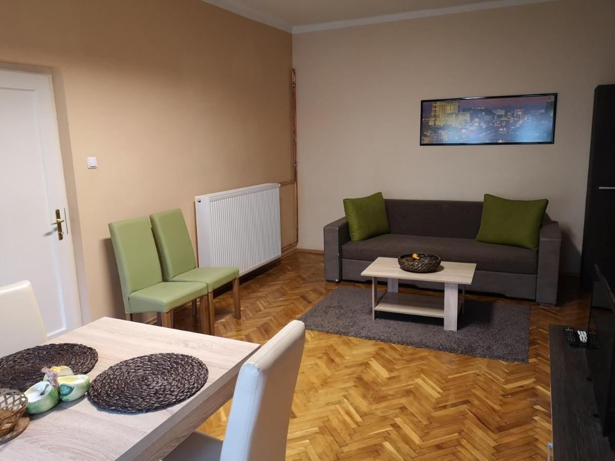Veva Apartman - Eger Maganszallashely Extérieur photo