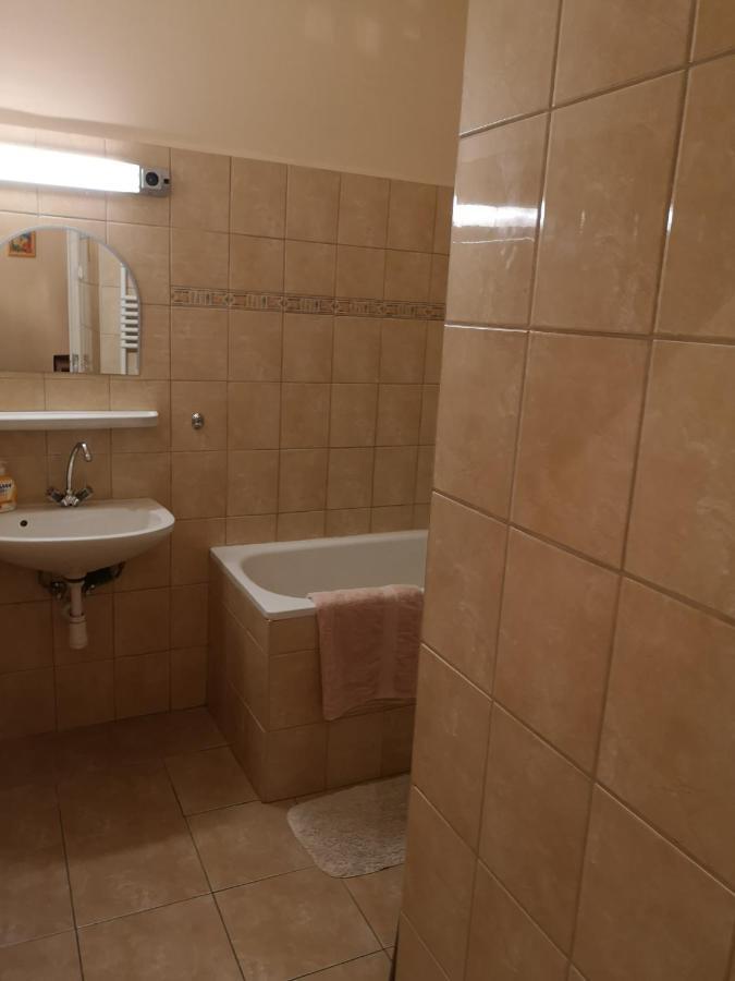 Veva Apartman - Eger Maganszallashely Extérieur photo