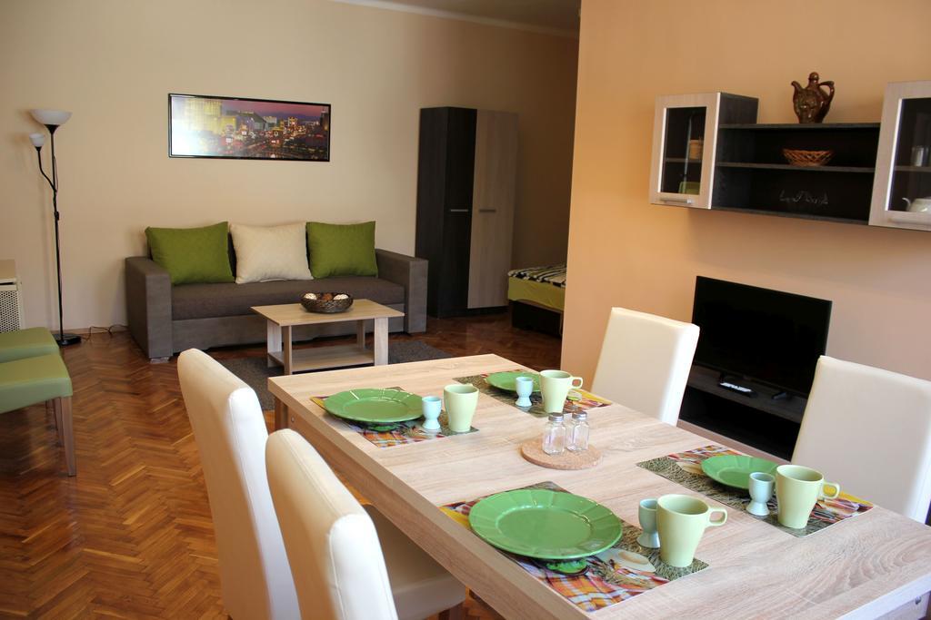 Veva Apartman - Eger Maganszallashely Extérieur photo