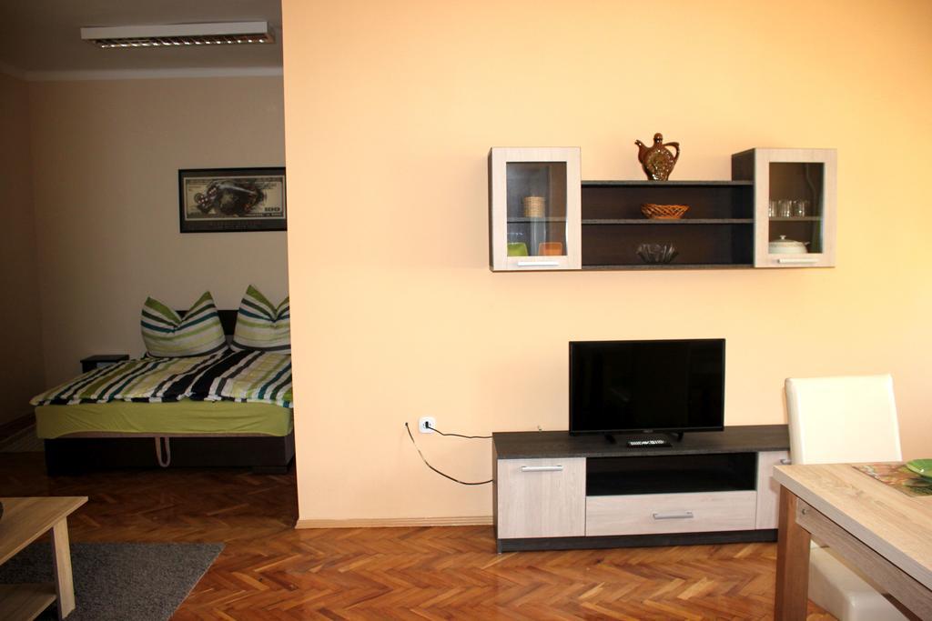 Veva Apartman - Eger Maganszallashely Extérieur photo