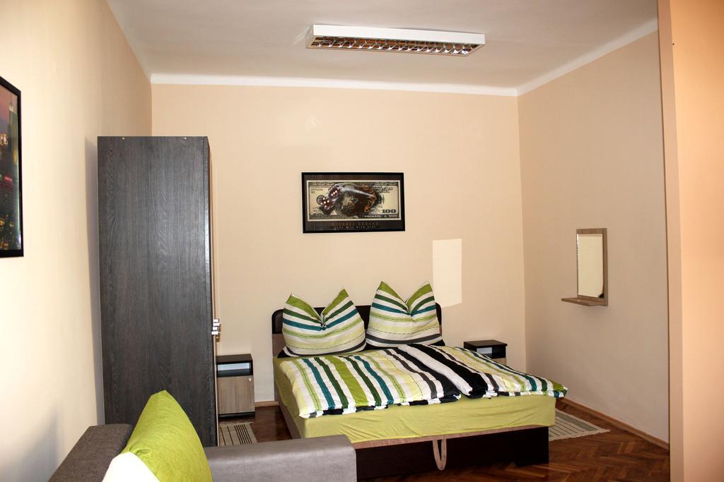 Veva Apartman - Eger Maganszallashely Extérieur photo