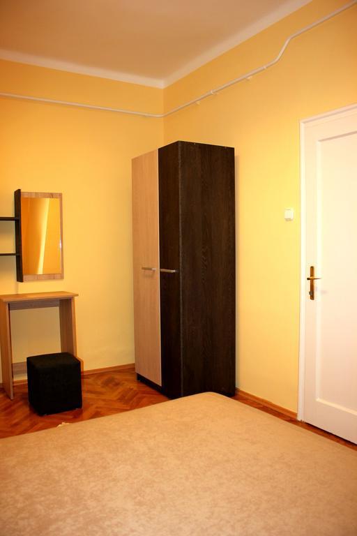Veva Apartman - Eger Maganszallashely Extérieur photo
